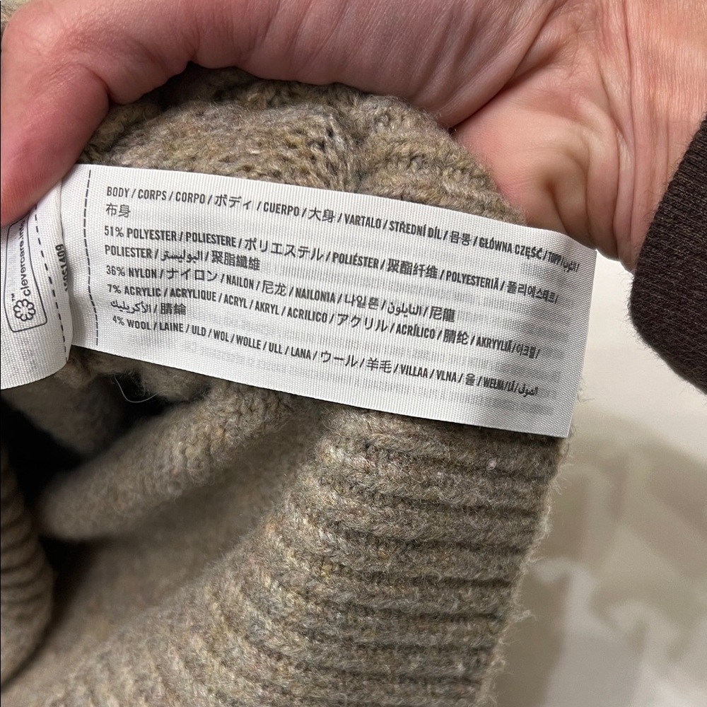 Abercrombie & Fitch Women’s Crewneck Sweater - Picture 6 of 6